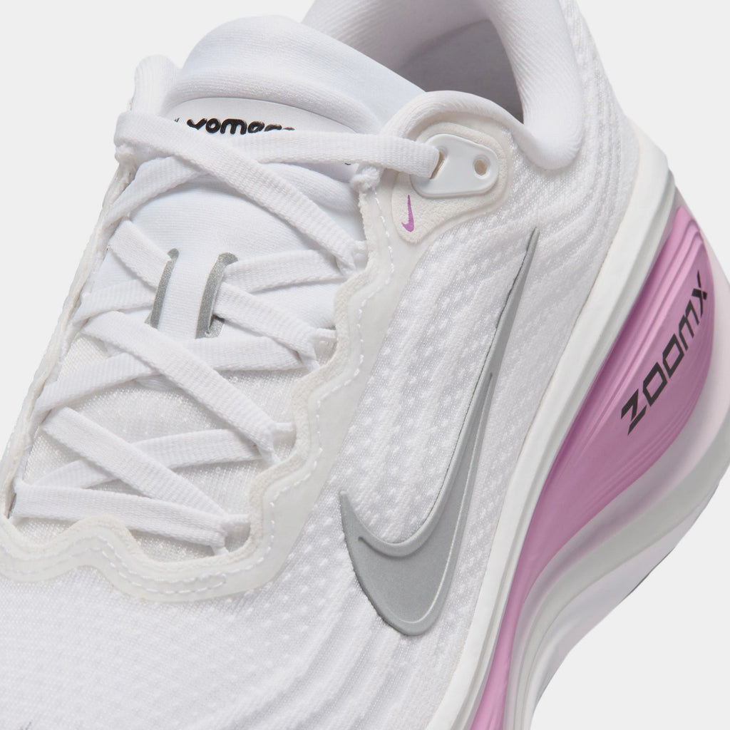Vomero 18 Womens Running Shoes (White/Bleached Lilac/Summit White/Metallic Silver)