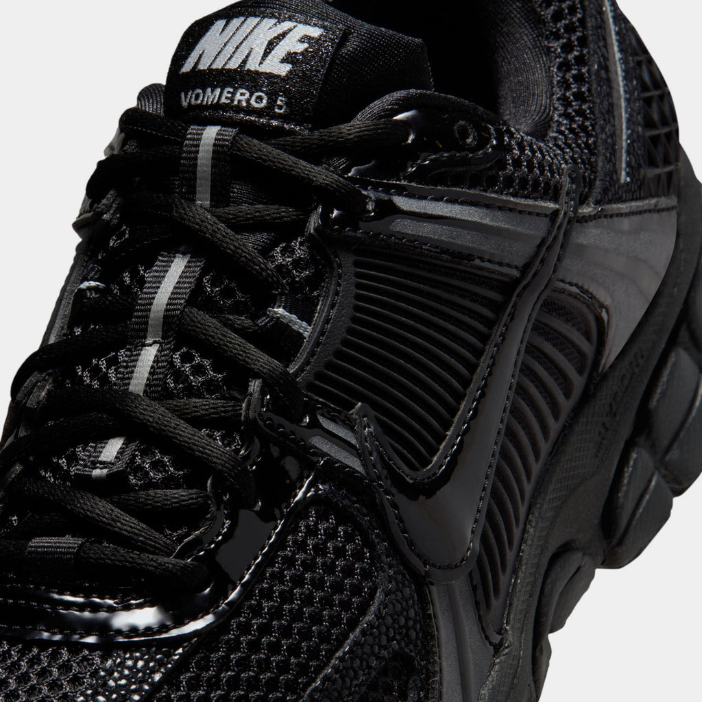 Zoom Vomero 5 Stingray Womens Running Shoes (Black/Black/Metallic Silver/Anthracite)