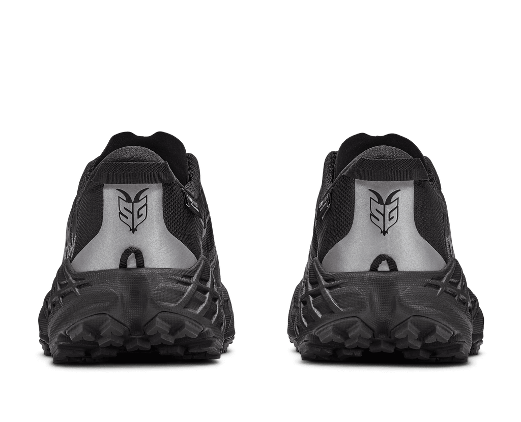 HOKA Women's Speedgoat 7 - BLACK / CARBON BLACK (Wide)