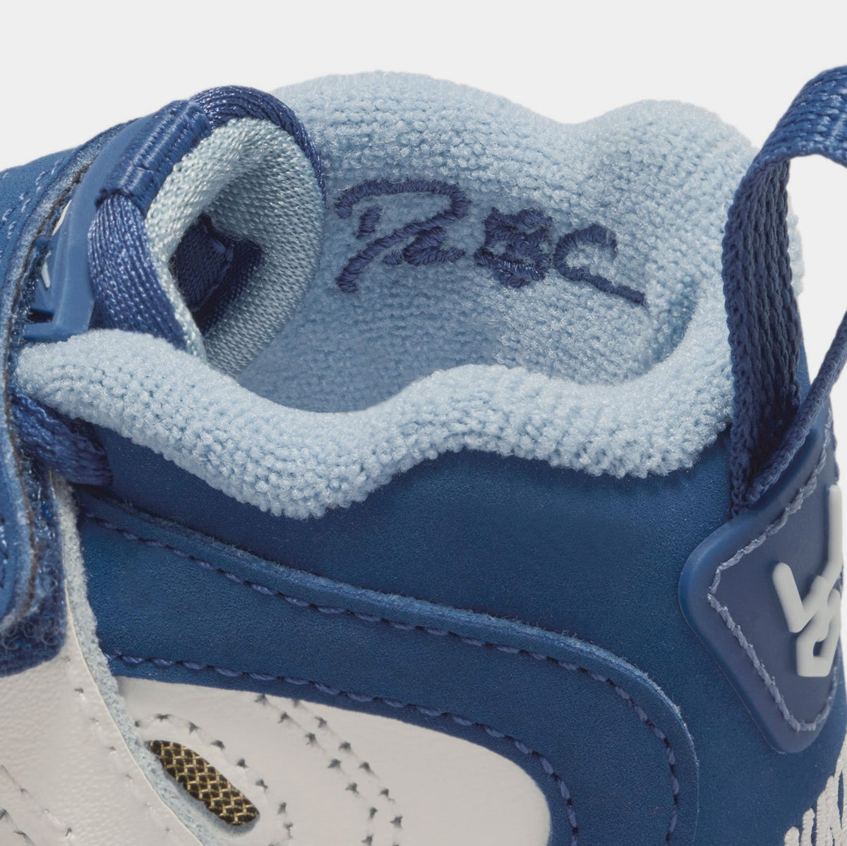 Air Diamond Turf II Sail And Blue Grey Infant Toddler Basketball Shoes (Sail/Mystic Navy/Blue Grey/Metallic Gold) Free Shipping