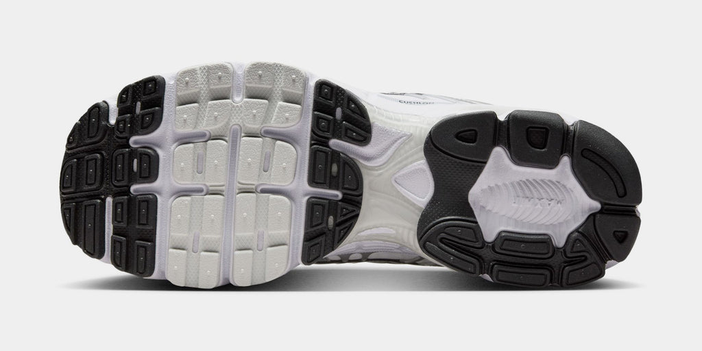 Air Max Moto 2K Womens Running Shoes (White/Metallic Silver/Black/Photon Dust)