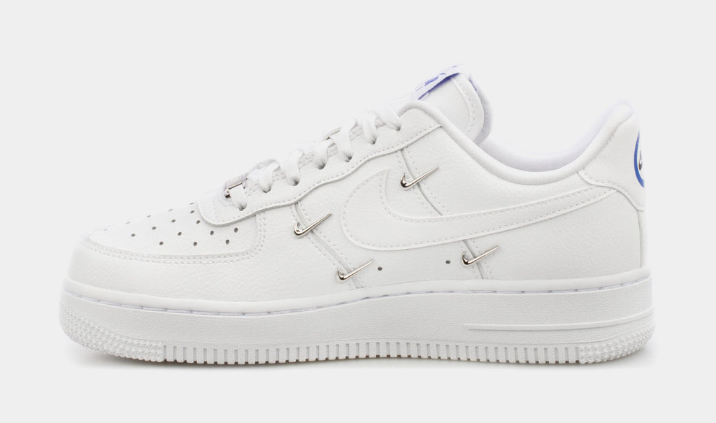 Air Force 1 LX Womens Lifestyle Shoe (White)