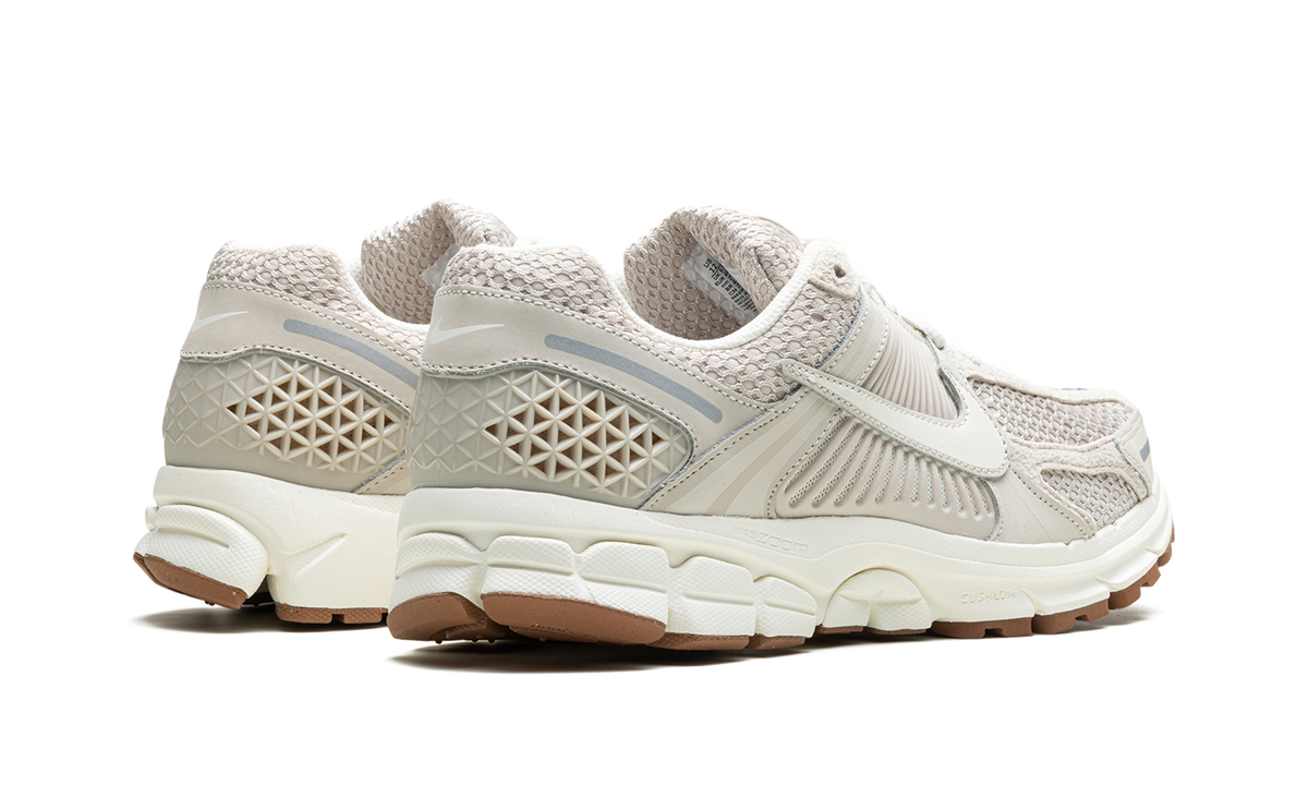 ZOOM VOMERO 5 WMNS "Light Orewood Brown" FZ3780 101