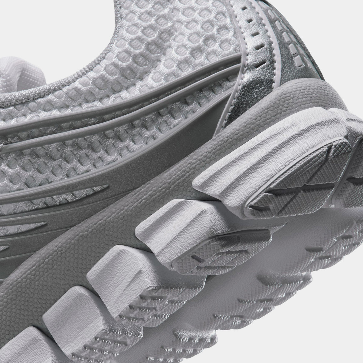Zoom Skylon 11 Womens Running Shoes (White/Metallic Silver/Grey Fog)