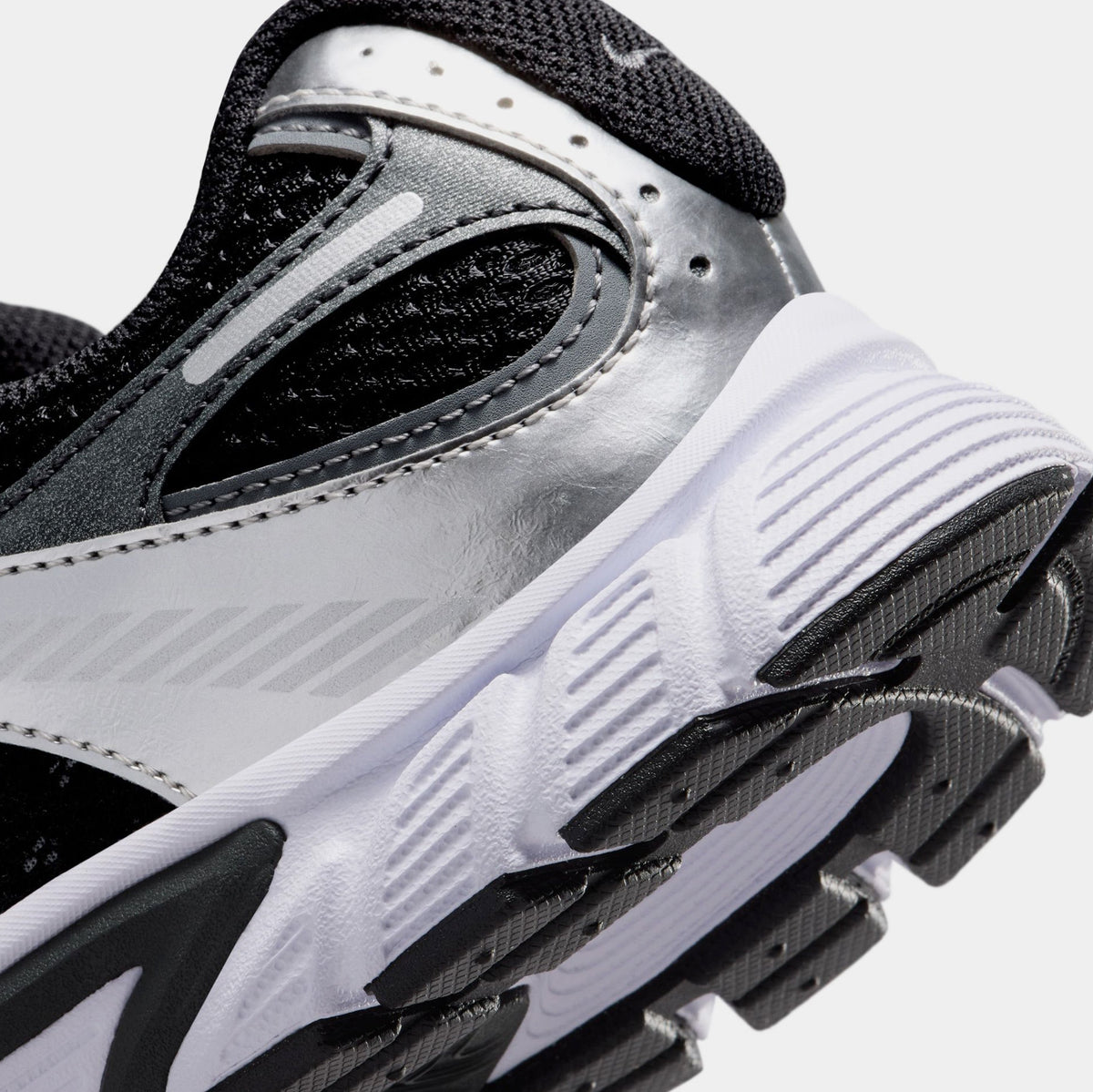 V5 RNR Grade School Running Shoes (Black/Anthracite/Smoke Grey/Black)