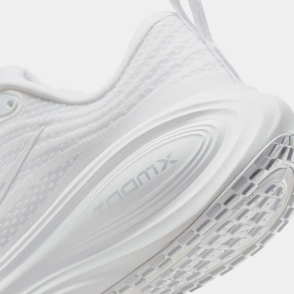 Vomero Plus Womens Running Shoes (White/Summit White/Photon Dust)