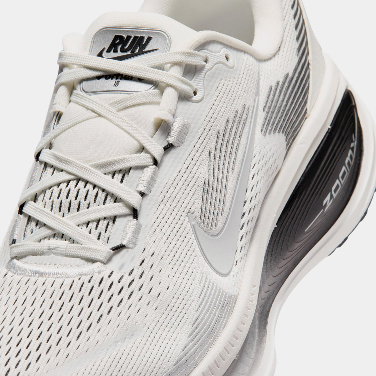 Vomero 18 Mens Running Shoes (Summit White/Black/Off White/Metallic Silver)