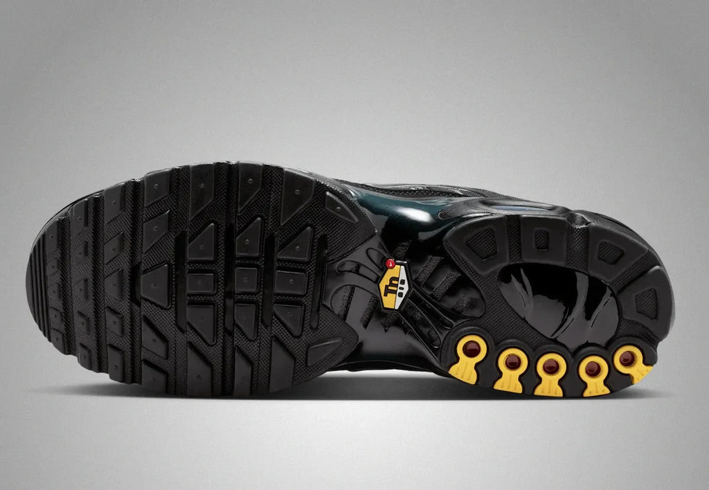 IQ0301-070 Nike Air Max Plus Black (Men's)