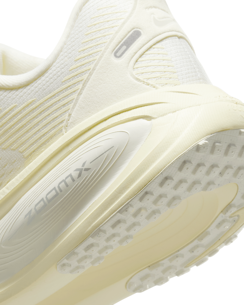 HM6804-110 Nike Vomero 18 Sail Coconut Milk White Summit White (Women's)