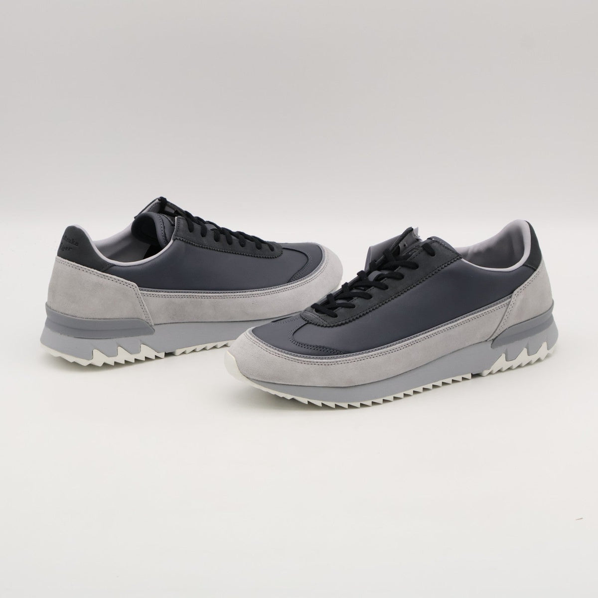 1183C385-021  Onitsuka Tiger Hsinti Carrier Grey (Men's)