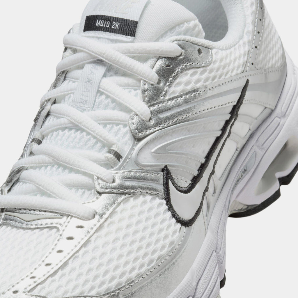 Air Max Moto 2K Womens Running Shoes (White/Metallic Silver/Black/Photon Dust)