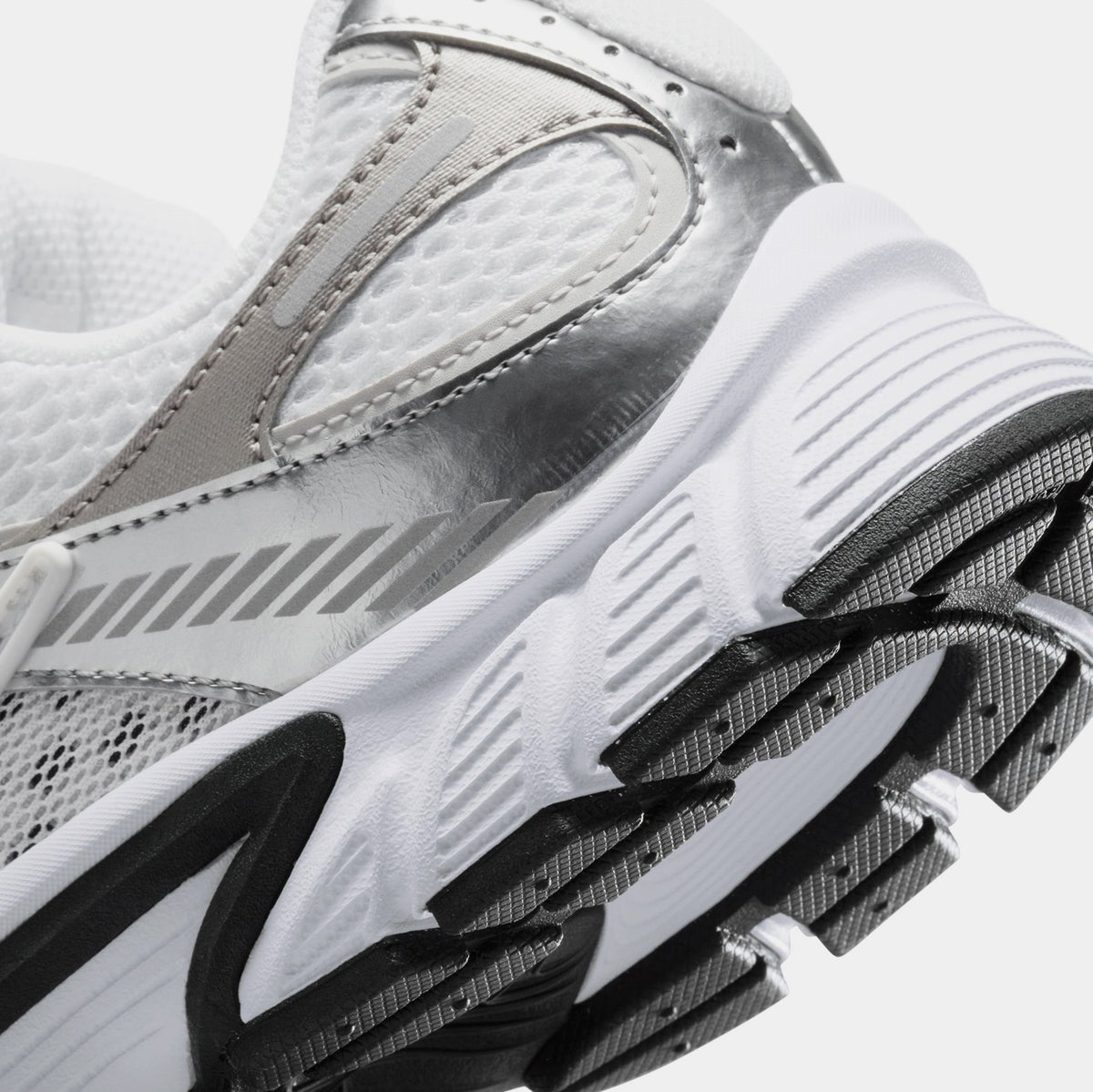 V5 RNR Womens Running Shoes (White/Black/Vast Grey/Metallic Silver)