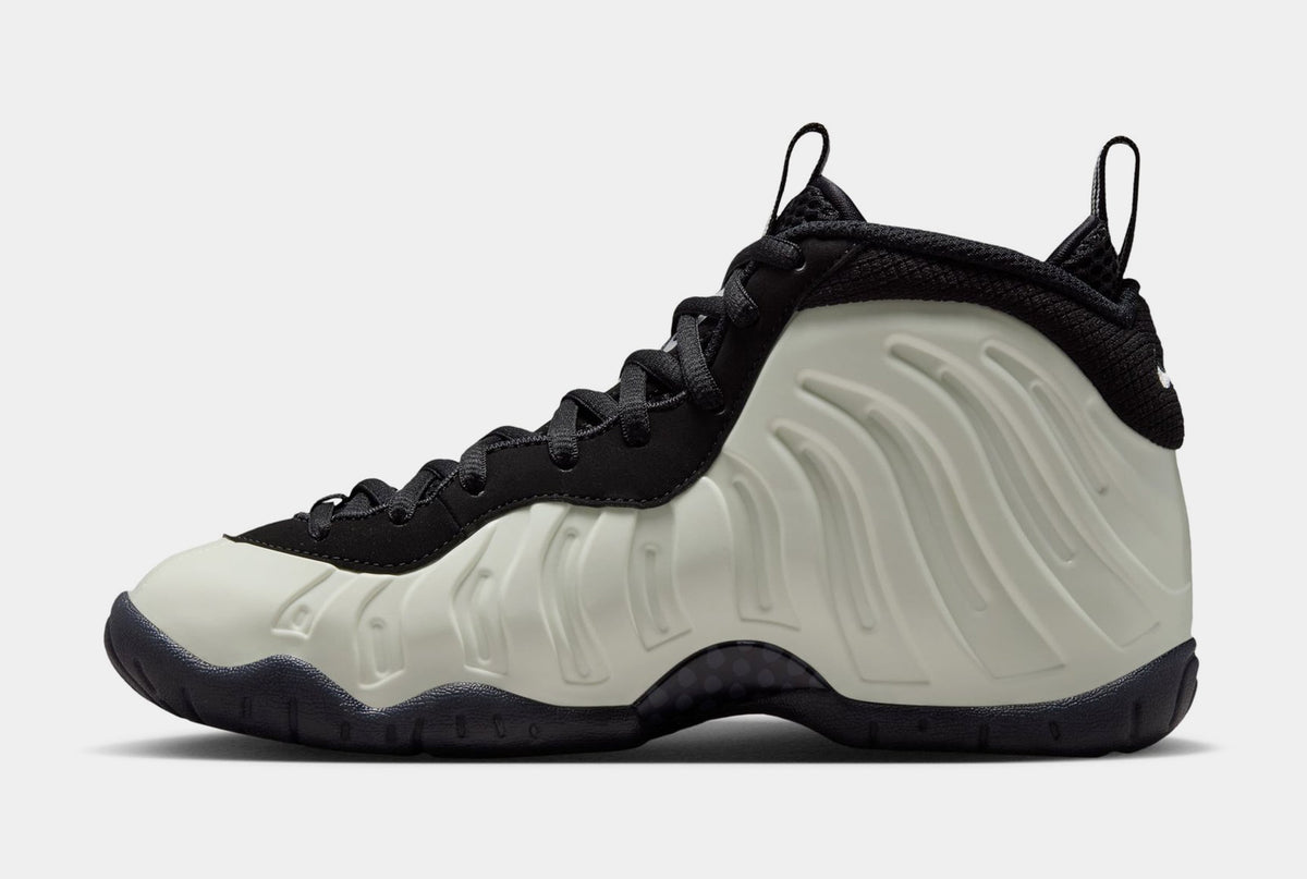 Little Posite Pro Glow In The Dark Grade School Basketball Shoes (Summit White/Black)