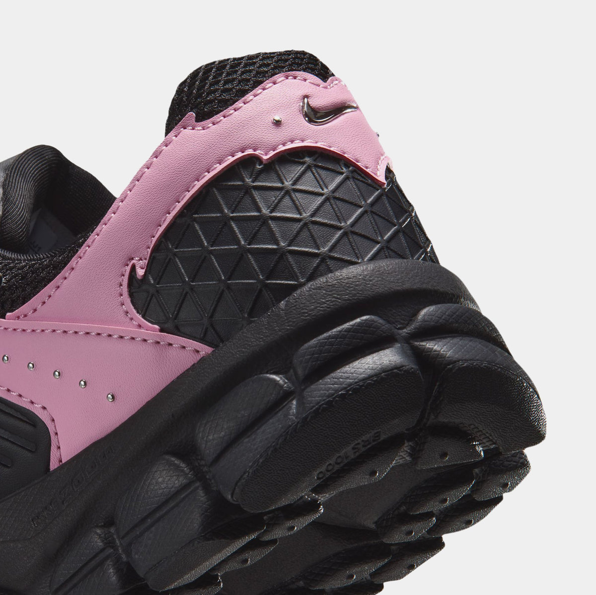Zoom Vomero 5 Womens Running Shoes (Black/Medium Soft Pink/Metallic Silver)