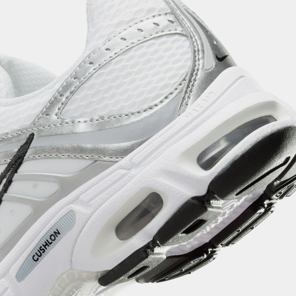 Air Max Moto 2K Womens Running Shoes (White/Metallic Silver/Black/Photon Dust)