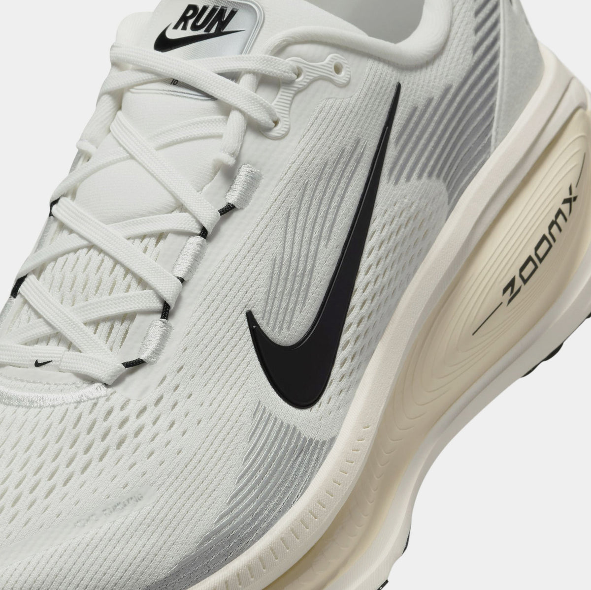 Vomero 18 Mens Running Shoes (Summit White/Black/Coconut Milk)