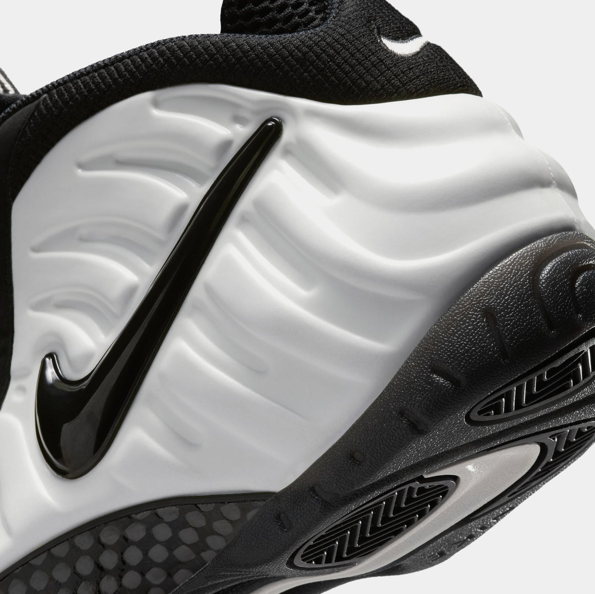 Air Foamposite Pro Glow In The Dark Mens Basketball Shoes (Summit White/Black)