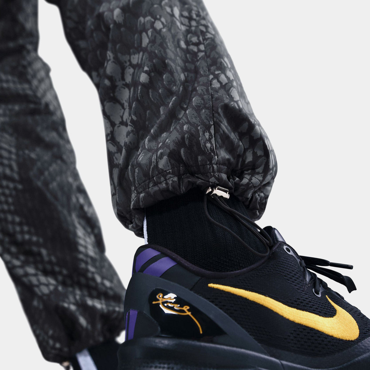 Kobe Bryant Lightweight Woven Trousers Mens Pants (Black/Silver)