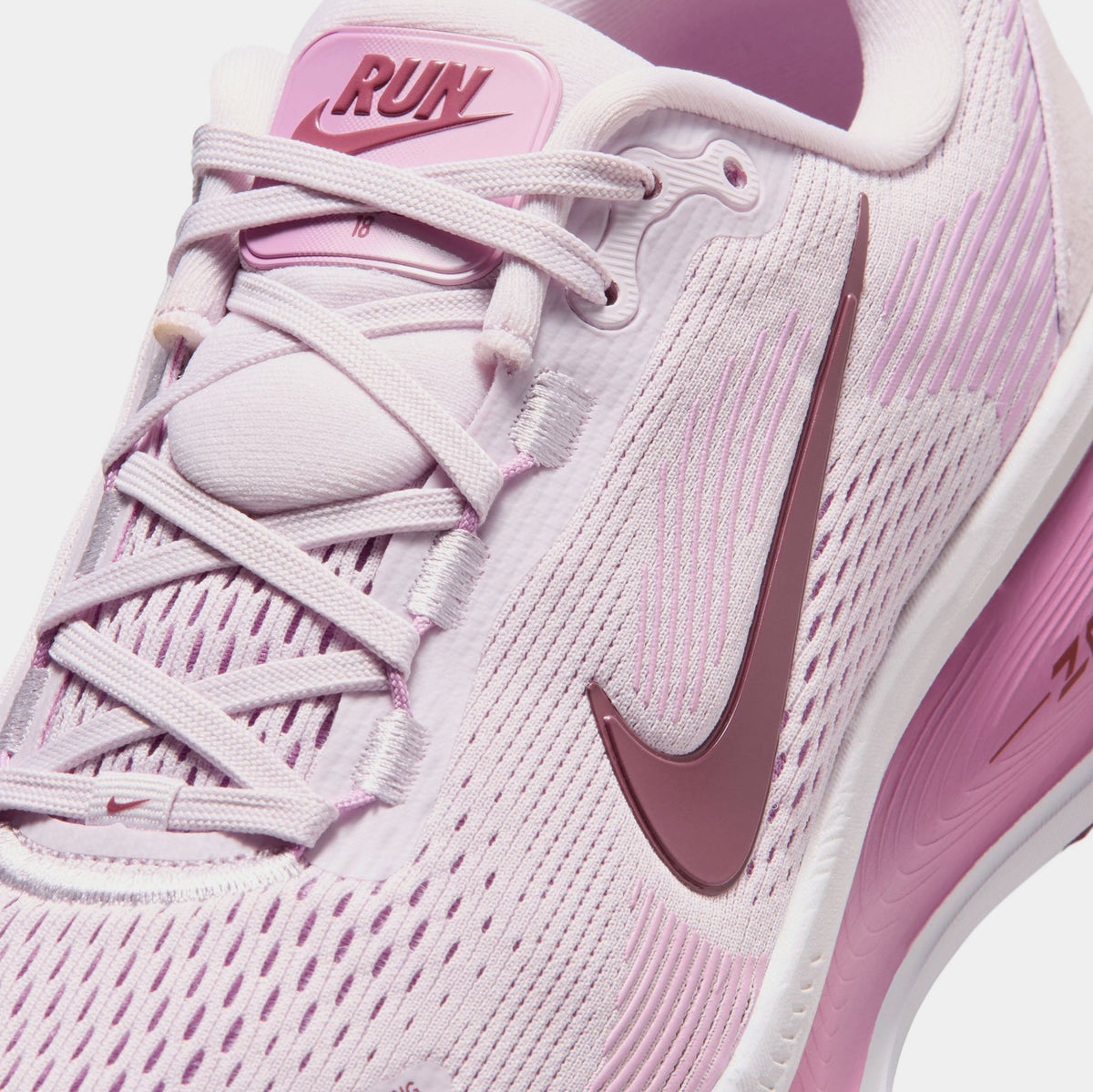 Vomero 18 Womens Running Shoes (Bleached Lilac/Pink Smoke/Light Magenta)