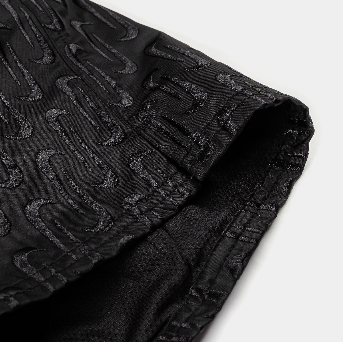 All Over Print 7" Volley Trunk Mens Shorts (Black/Black)