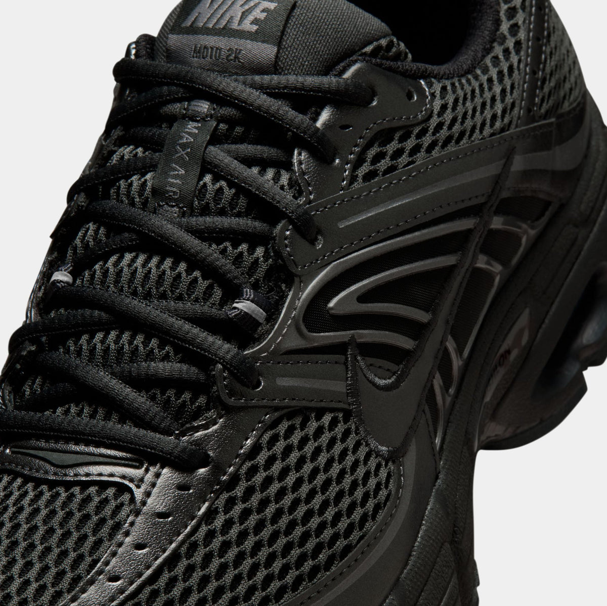 Air Max Moto 2K Mens Running Shoes (Black/Metallic Dark Grey/Dark Smoke Grey)