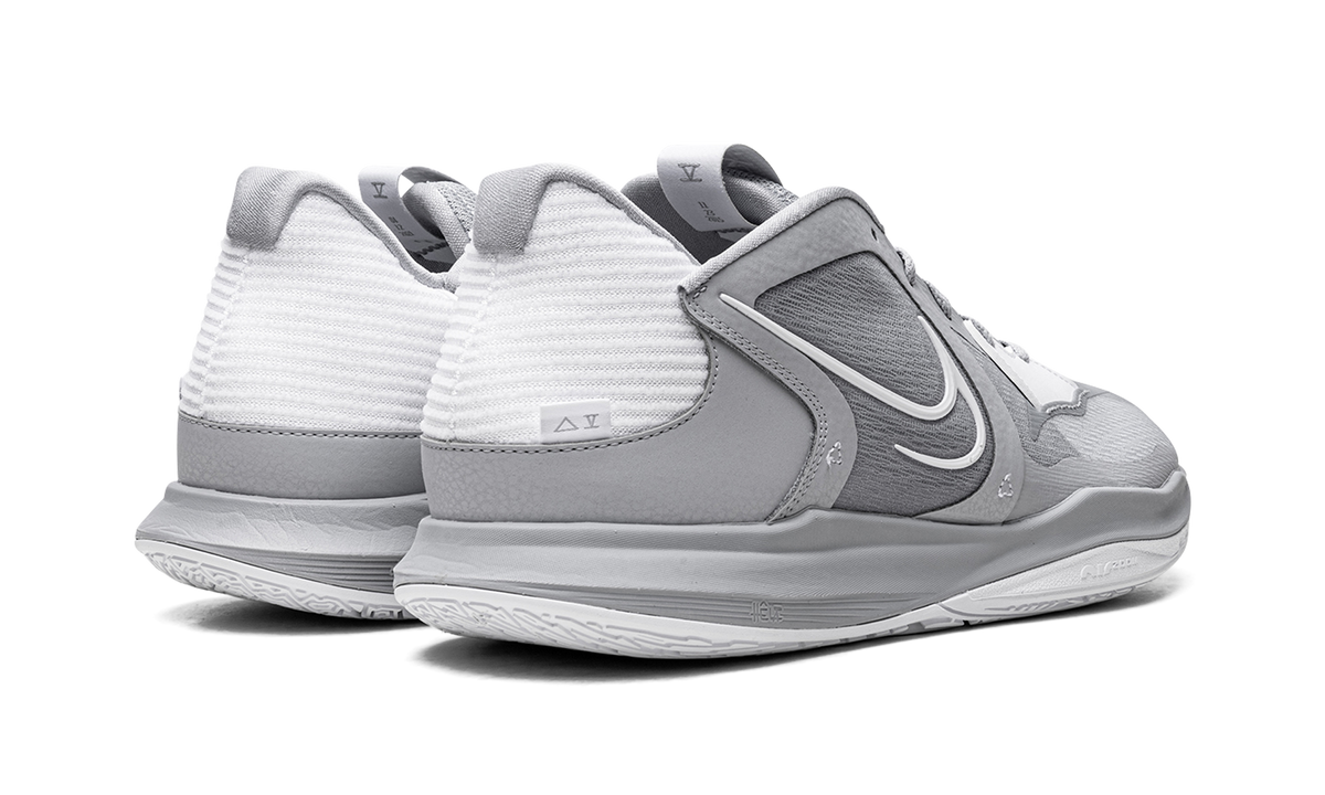 Kyrie Low 5 TB "Wolf Grey / Wolf Grey / White" DO9617 001