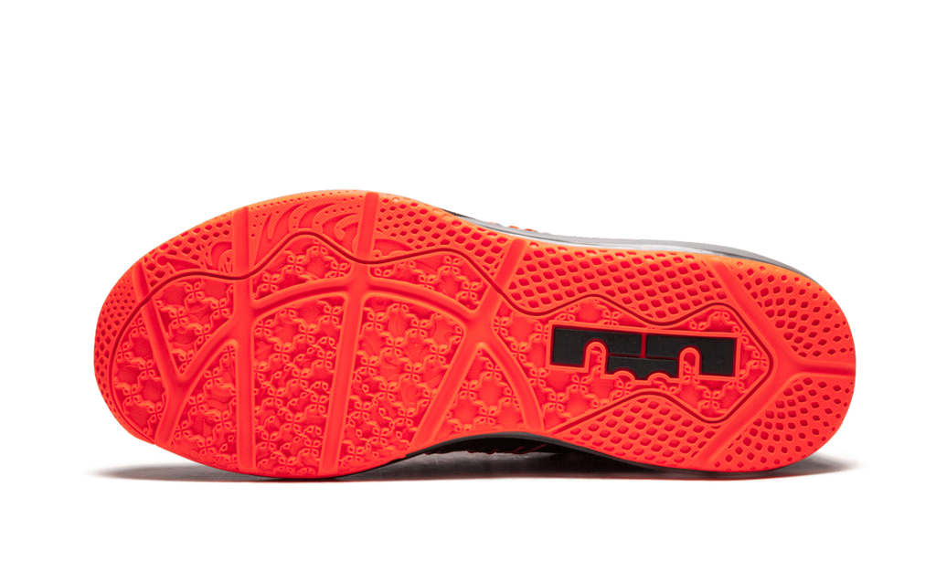LeBron X Low "Black Total Crimson" 579765 001