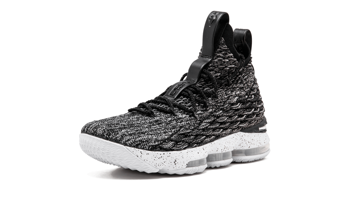 Lebron XV "Black" 897648 002