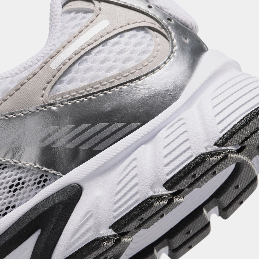 V5 RNR Grade School Running Shoes (White/Vast Grey/Photon Dust/Black)