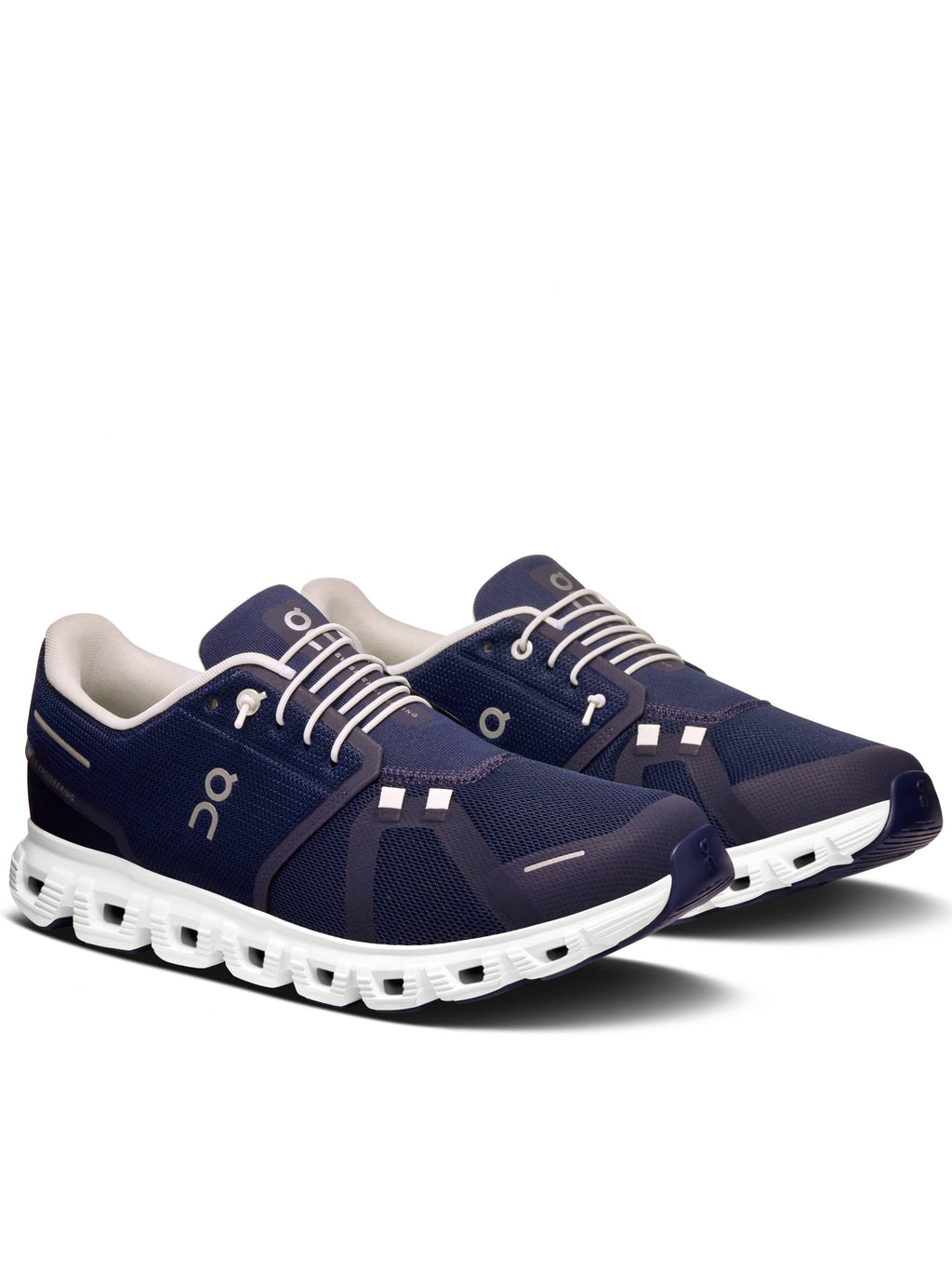 Low-Profile Sneakers with Breathable Mesh Upper and Flexible Sole
