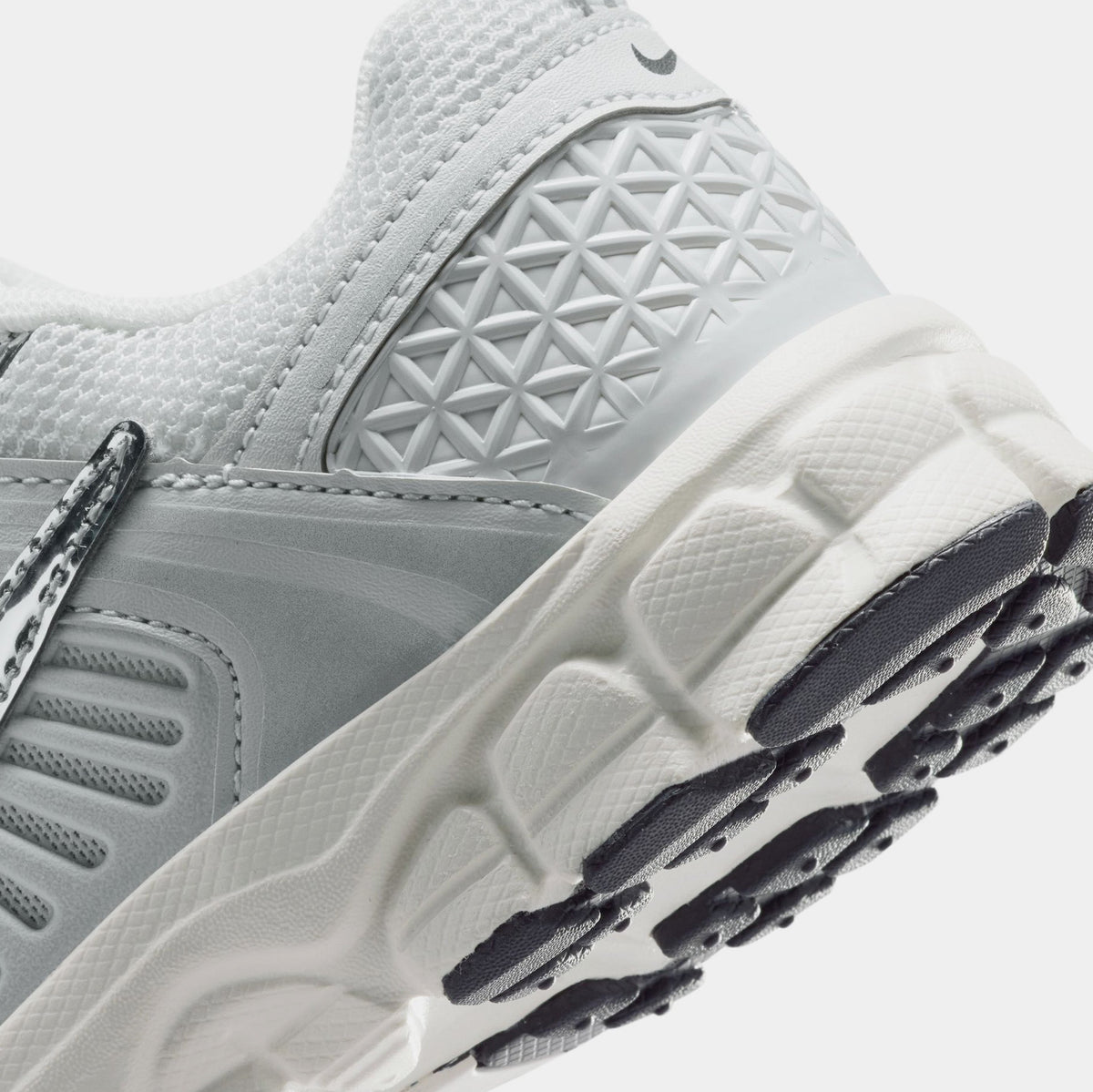 Vomero 5 Preschool Running Shoes (Photon Dust/Chrome/Gridiron/Sail)