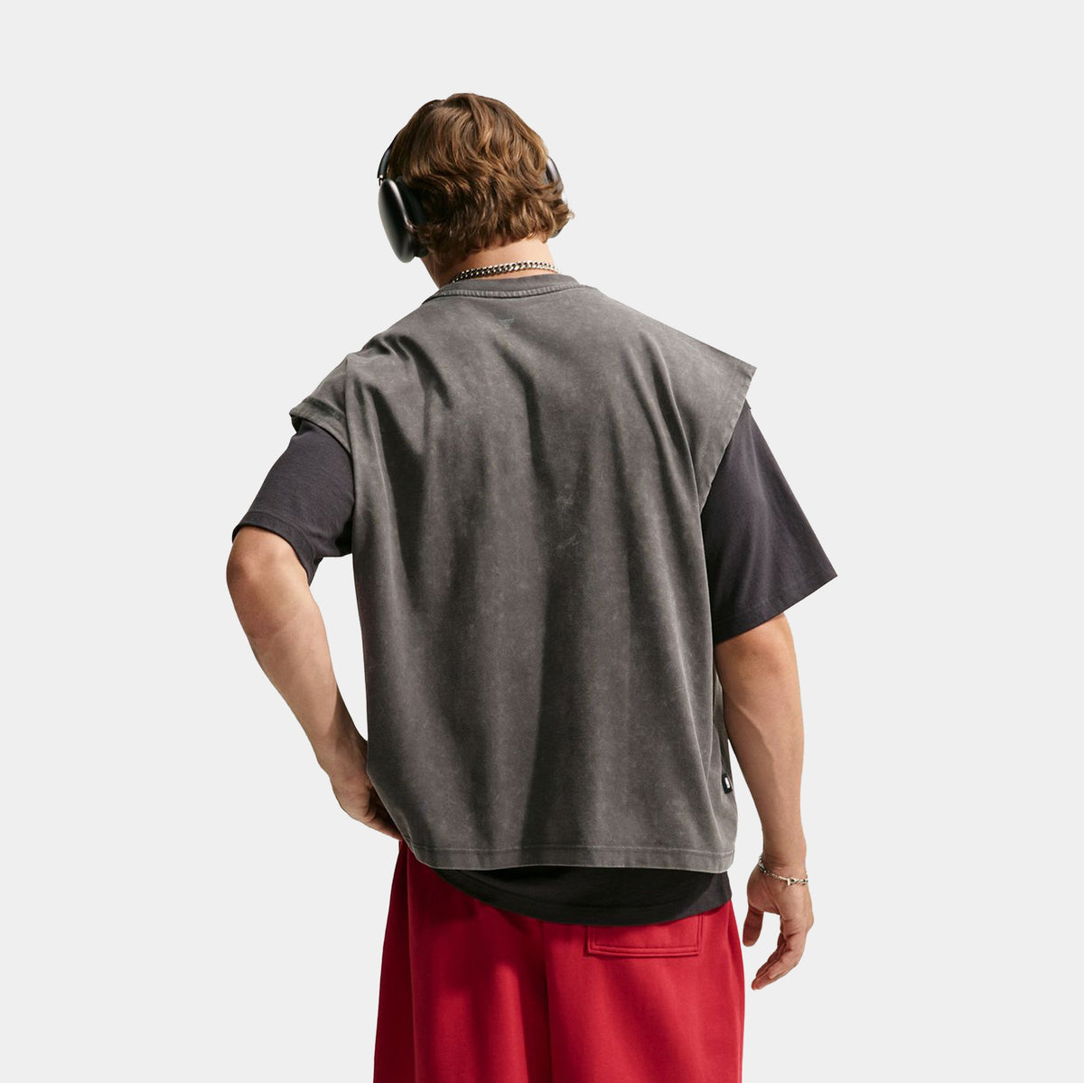 Chicago Bulls Standard Issue Sleeveless Mens Short Sleeve Shirt (Iron Grey/White)