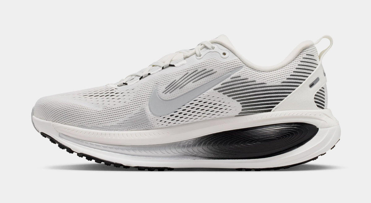 Vomero 18 Mens Running Shoes (Summit White/Black/Off White/Metallic Silver)