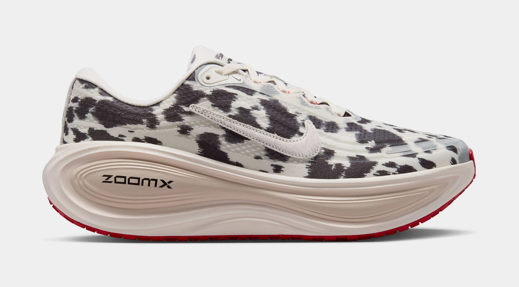 Vomero Plus Cow Print Mens Running Shoes (Sail/University Red/Light Orewood Brown)