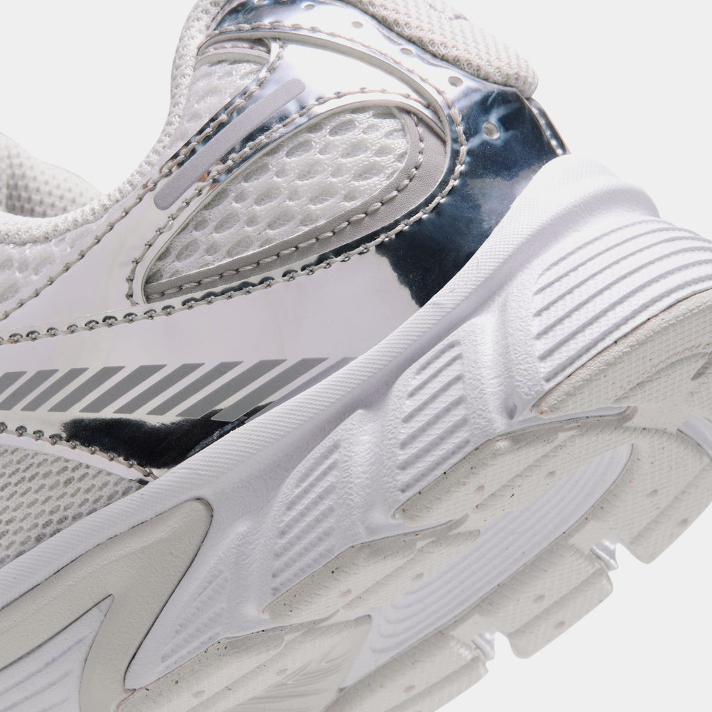 V5 RNR Grade School Running Shoes (Off-White/Vast Grey/Silver Lilac/Metallic Silver)