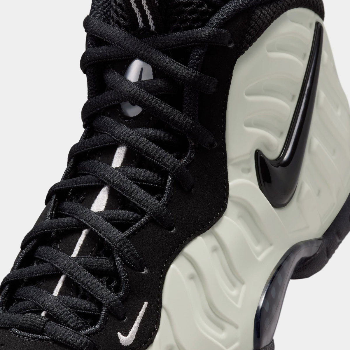 Little Posite Pro Glow In The Dark Grade School Basketball Shoes (Summit White/Black)