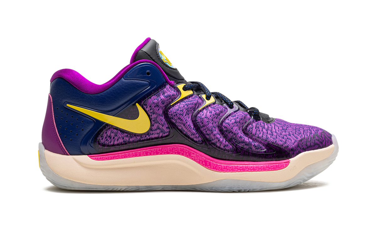 KD 17 "Travel Ball" FJ9487 400