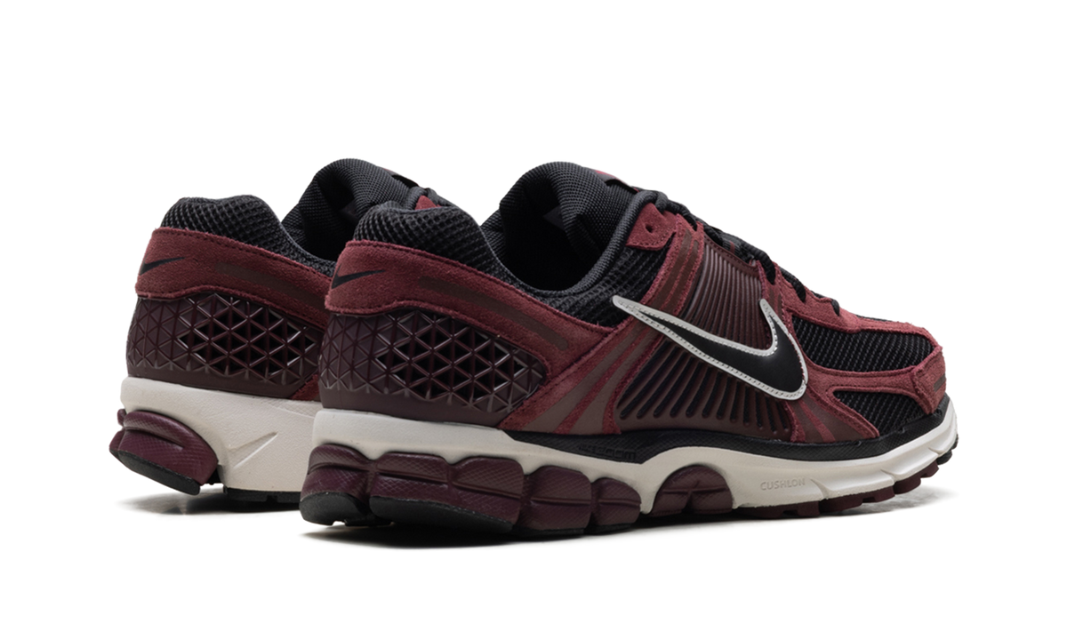 Zoom Vomero 5 "Dark Team Red" HF1553 601