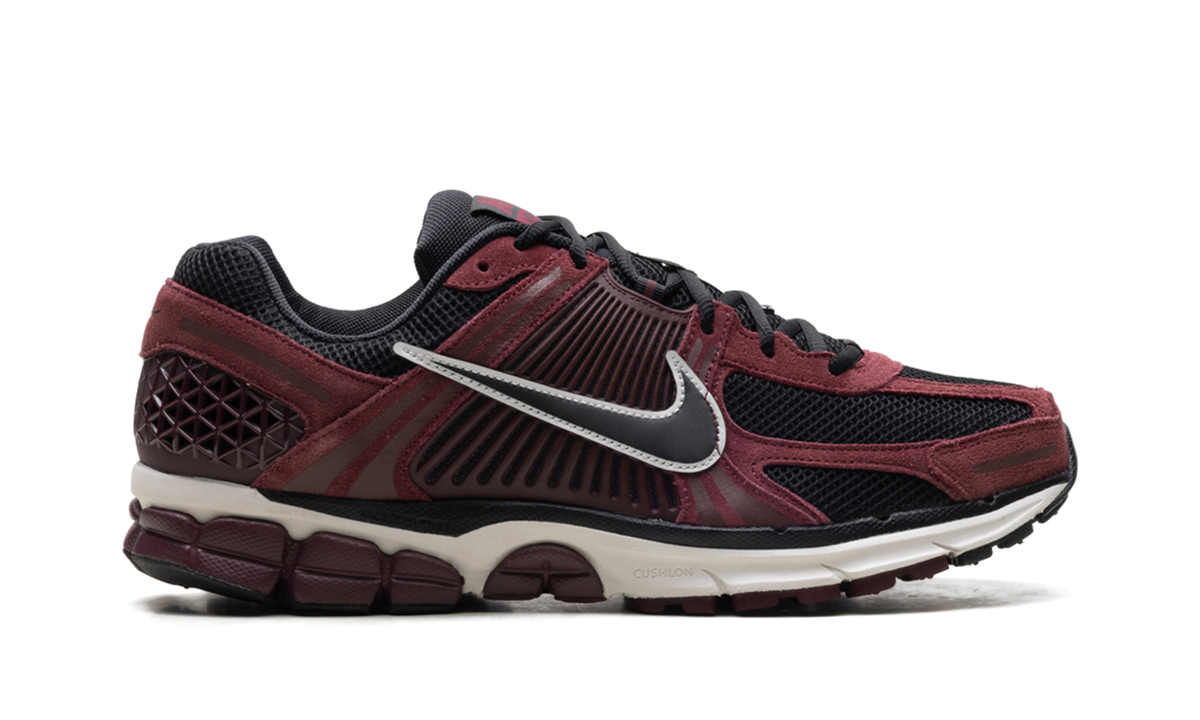 Zoom Vomero 5 "Dark Team Red" HF1553 601