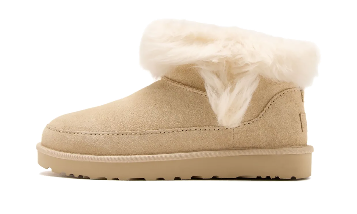 Classic Ultra Mini Chalet Boot WMNS "Sandcastle" 1173832 SNDCS